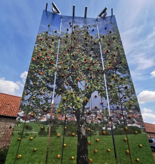 Mur d'escalade enfants Le pommier